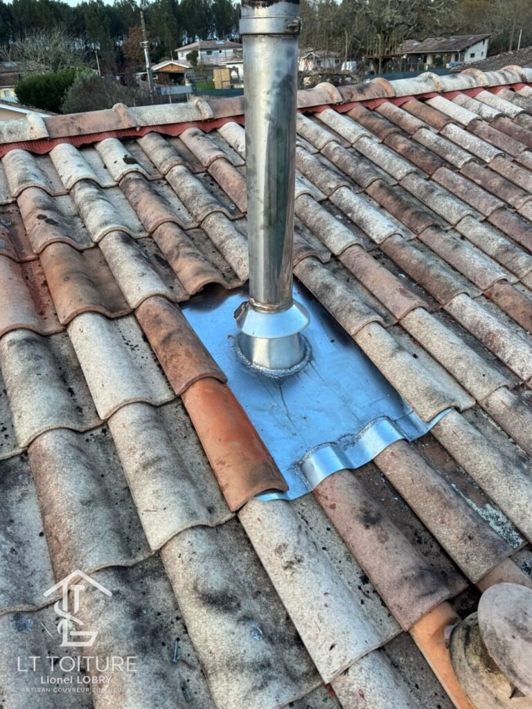 Travaux de zinguerie autour d&rsquo;une sortie de tubage